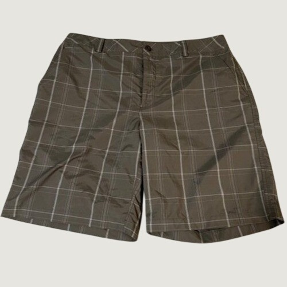 Under Armour Mens Brown Plaid Golf Shorts Size 36R HeatGear Flat Front Check